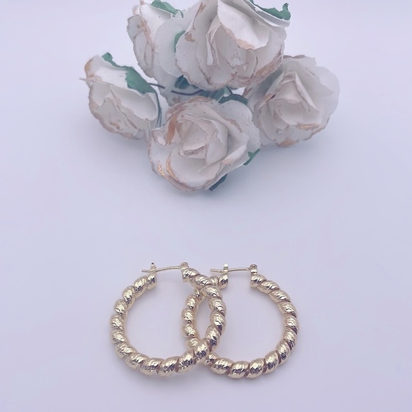 18k gold plated medium twisted hoop earrings - Picture 6 of 6